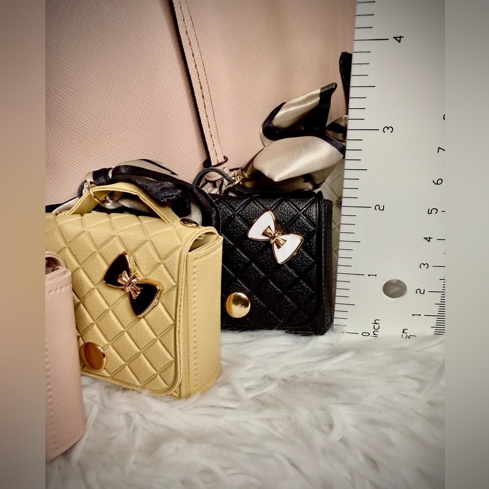 AirPod Lux Purse Bag Charm/ Keychain - Picture 13 of 14